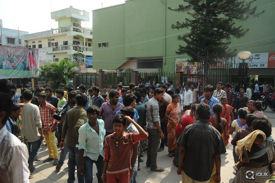 Son-Of-Sathyamurthy-Movie-Hungama-in-Hyderabad